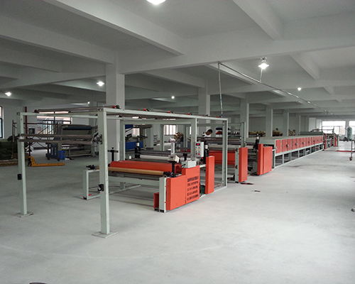 上海采購(gòu)UD布自動(dòng)定長(zhǎng)裁切機(jī)價(jià)格解析與鴻華特種裝備在皮革制品領(lǐng)域的應(yīng)用